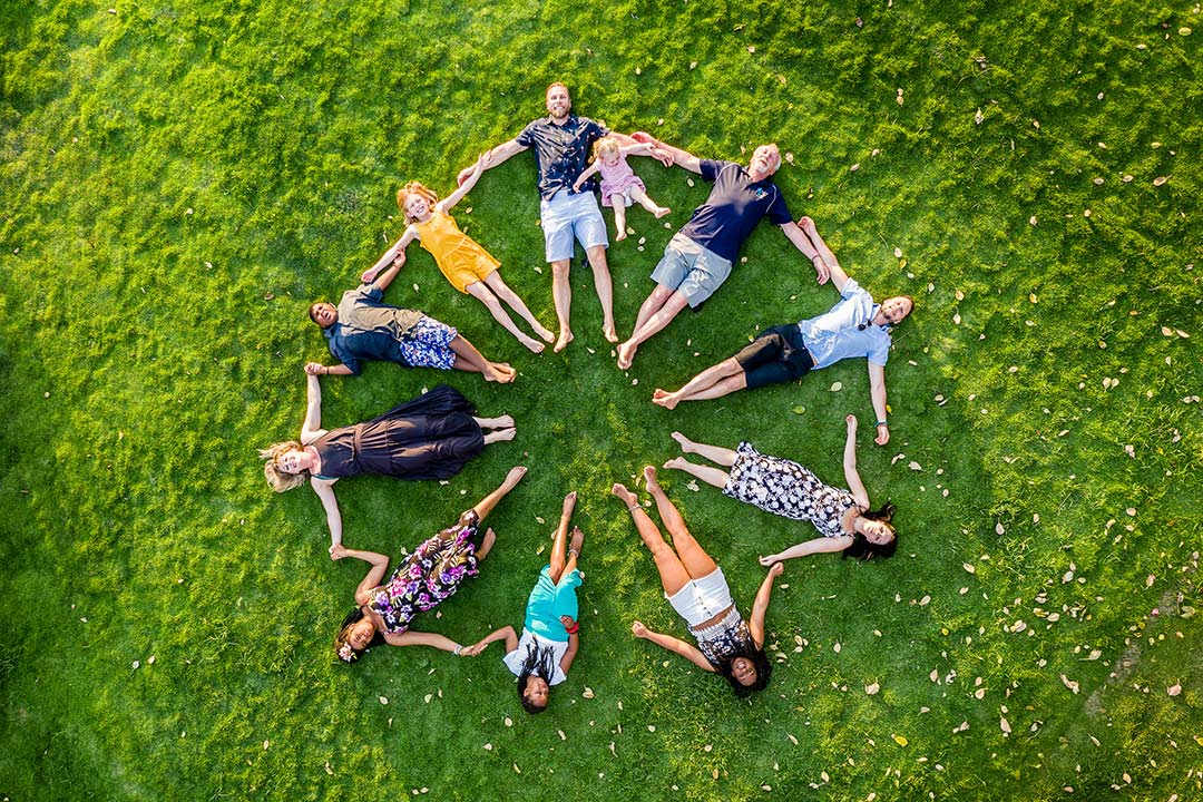 Creative family photoshoot Costa Rica – group circle pose on green grass