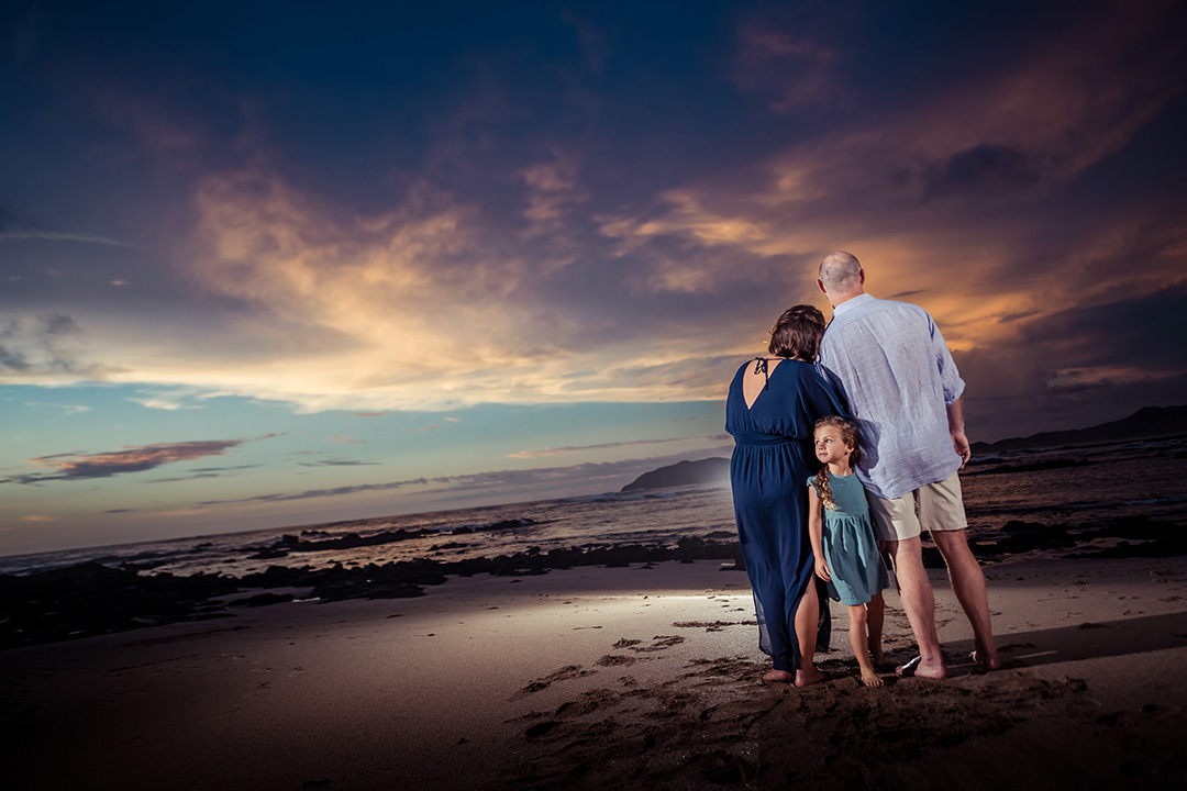 Beach portrait Tamarindo – family standing by the ocean at sunset