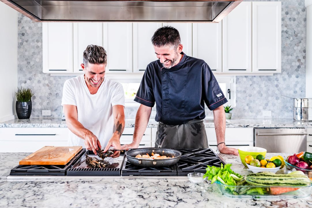 Culinary lifestyle photography Costa Rica – couple cooking together in modern kitchen